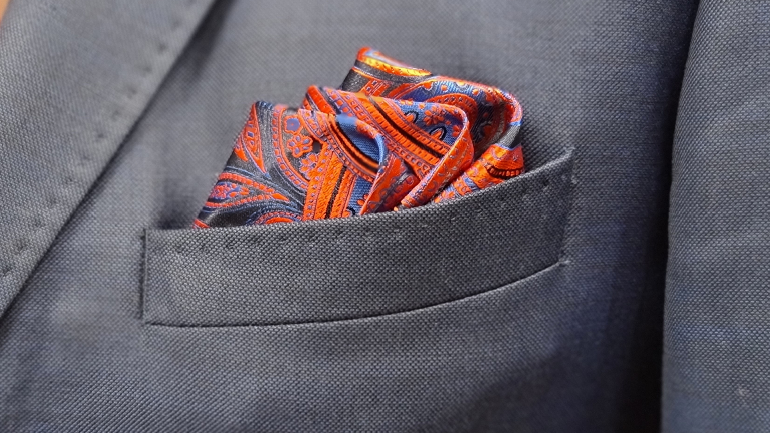pocket square folds - the wave