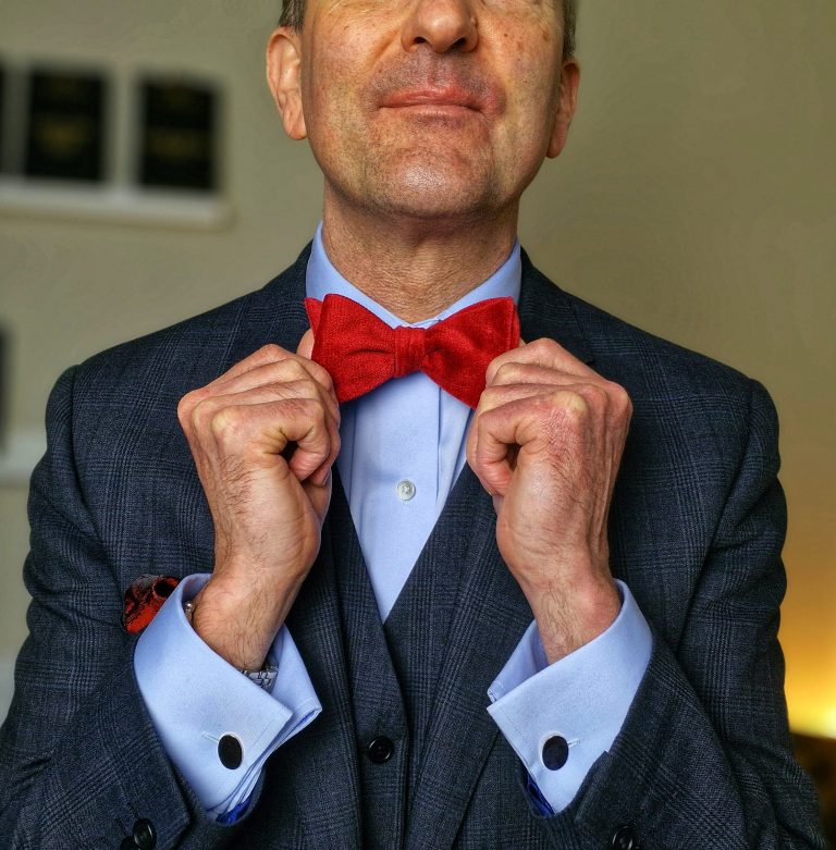 how to tie a bow tie step by step